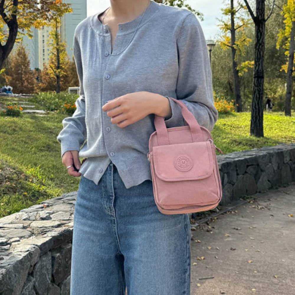 외출 여행 토트백 캐주얼룩부터 포멀룩까지 다양한 스타일에 활용