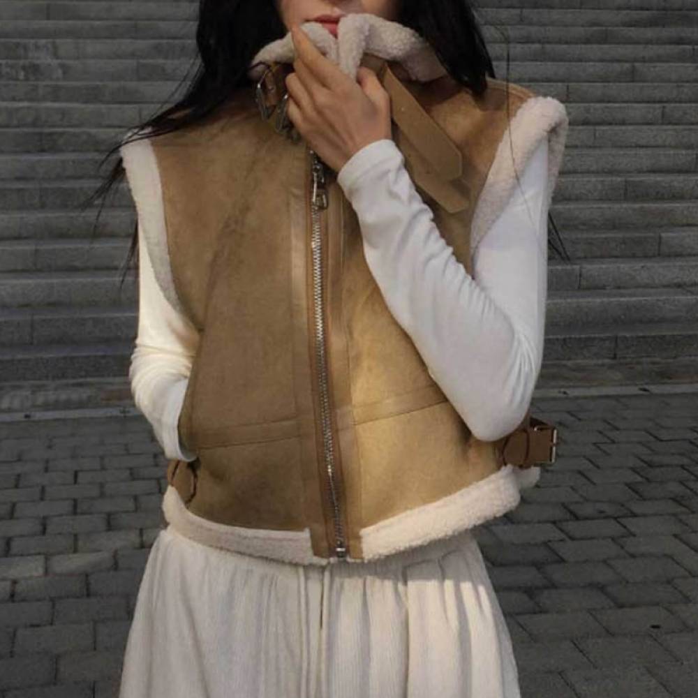 빈티지 퍼 가볍게 걸치기 좋은 실루엣의 버클 조끼