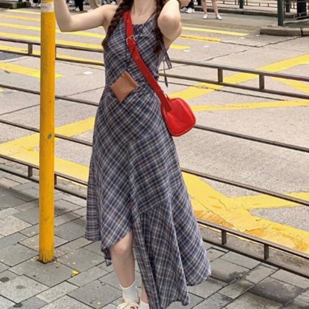 드레스 나시 잔잔한 체크 패턴이 돋보이는 휴양지룩